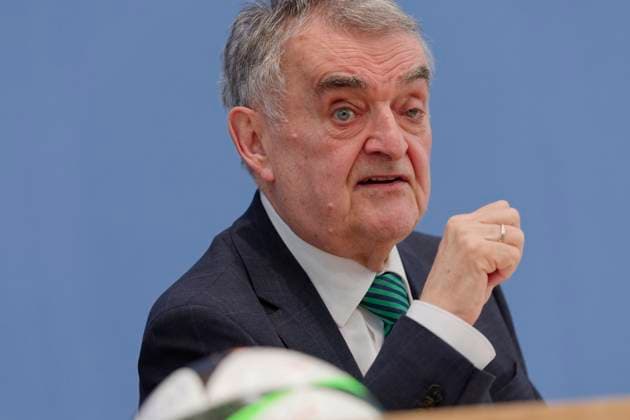 Faeser und Reul zur Sicherheit bei der EM 2024-06-04 Deutschland, Berlin - Bundespressekonferenz: Die Bundesministerin des Inneren und für Heimat und Herbert Reul (CDU), Innenminister des Landes Nordrhein-Westfalen, informieren über die Vorbereitung von Bund und Ländern für die Sicherheit während der Fußball-Europameisterschaft in Deutschland.