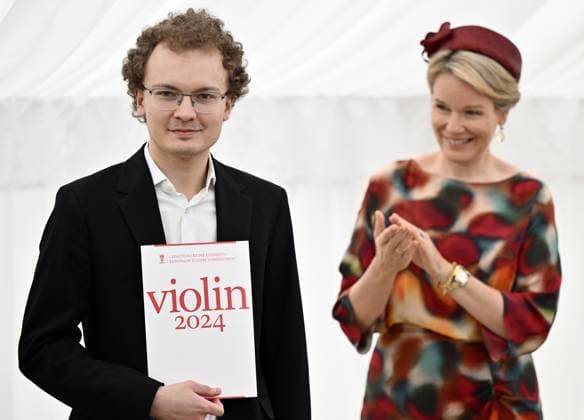Winner Dmytro Udovychenko of Ukraine and Queen Mathilde of Belgium pictured during the award ceremony of the Queen Elisabeth Violin Competition 2024, at the Queen Elisabeth Music Chapel (Chapelle Musicale Reine Elisabeth - Muziekkapel Koningin Elisabeth), in Waterloo on Tuesday 04 June 2024.  ERICxLALMAND 93955036