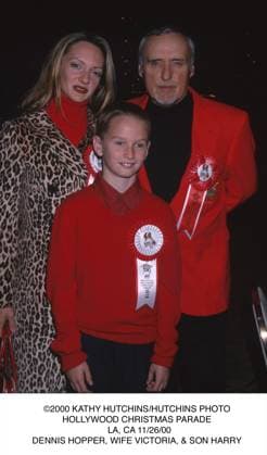 2000 KATHY HUTCHINS HUTCHINS PHOTO.HOLLYWOOD CHRISTMAS PARADE. LA, CA 11 26 00.DENNIS HOPPER, WIFE VICTORIA, & SON HARRY.... EDITORIAL USE ONLY Copyright: xx x khphotos225469