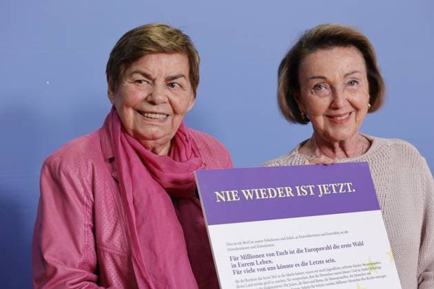 News Themen der Woche KW23 News Bilder des Tages Ruth Winkelmann, Bundesverdienstkreuzträgerin und aktiv engagierte Zeitzeugin, 95 Jahre , Eva Umlauf, Holocaust-Überlebende und Bundesverdienstkreuzträgerin, 81 Jahre, Deutschland, Berlin, Bundespressekonferenz, Thema: Pressekonferenz: Europawahl: Berühmte Zeitzeuginnen und Zeitzeugen des 2. Weltkrieges wie die Bundesverdienstkreuzträger Leon Weintraub, Eva Umlauf und Walter Frankenstein rufen Erstwählerinnen und Erstwähler mit offenem Brief zur Wahl gegen Rechtsextremismus auf: Wir konnten es damals nicht verhindern. Aber ihr könnt es heute. *** Ruth Winkelmann, Federal Cross of Merit recipient and actively engaged contemporary witness, 95 years old, Eva Umlauf, Holocaust survivor and Federal Cross of Merit recipient, 81 years old, German