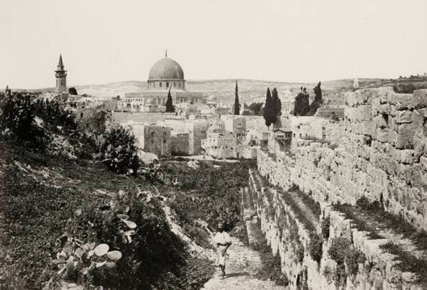 RECORD DATE NOT STATED City wall and Mosque of Omar, Jerusalem, modern Israel 19th century vintage photograph: city wall and Mosque of Omar, Jerusalem, Holy Land, Palestine (Israel). Image by Francis Frith, 1857.  Copyright: Copyrightx(c)Geminix2023.xCredit:xGemini 13458057