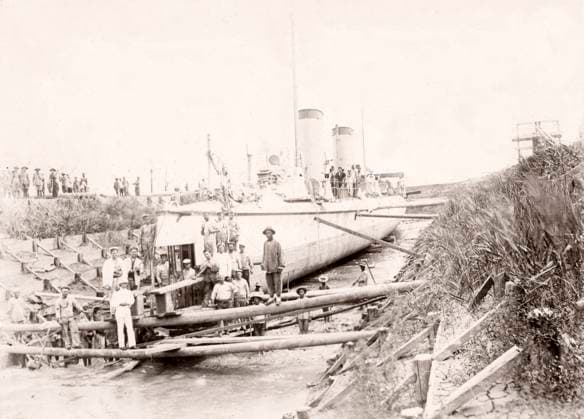 RECORD DATE NOT STATED China c.1900 - Boxer rebellion or uprising, Yihetuan Vintage Photograph China c.1900 - Boxer rebellion or uprising, Yihetuan Movement - image from an album of a British soldier who took part of the supression of the uprising - captured Chinese ship  Copyright: Copyrightx(c)Geminix2023.xCredit:xGemini 13458634