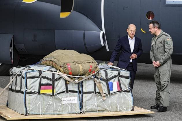 ILA - Internationale Luft- und Raumfahrtausstellung Eröffnungsrundgang mit Bundeskanzler Olaf Scholz ** NUR FÜR REDAKTIONELLE ZWECKE ** EDITORIAL USE ONLY **<p>ILA - Internationale Luft- und Raumfahrtausstellung, Eröffnungsrundgang mit Bundeskanzler Olaf Scholz der Internationalen Luft- und Raumfahrtausstellung auf dem Gelände vom Flughafen Berlin Brandenburg (BER). Bei der Â·Innovationsmesse der Luft- und RaumfahrtindustrieÂ·, die vom 05. bis 09.06.2024 stattfindet, zeigen rund 600 Aussteller aus 30 Ländern zahlreiche Fluggeräte und Innovationen aus Luft- und Raumfahrt, fotografiert am 05.06.2024 in Schönefeld. Deutschland Brandenburg Schönefeld Copyright: MaurizioxGambarini *** ILA International Aerospace Exhibition Opening Tour Copyright: MaurizioxGambarini doc7vqhvvyk37r1pfi1f15 ,EDITORIAL USE ONLY