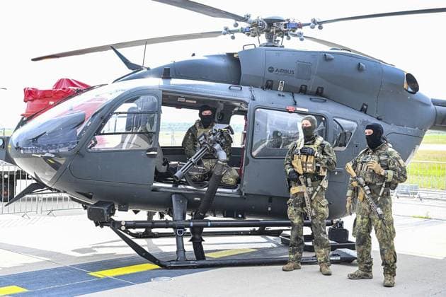 ILA - Internationale Luft- und Raumfahrtausstellung Eröffnungsrundgang mit Bundeskanzler Olaf Scholz ** NUR FÜR REDAKTIONELLE ZWECKE ** EDITORIAL USE ONLY **<p>ILA - Internationale Luft- und Raumfahrtausstellung, Eröffnungsrundgang mit Bundeskanzler Olaf Scholz der Internationalen Luft- und Raumfahrtausstellung auf dem Gelände vom Flughafen Berlin Brandenburg (BER). Bei der Â·Innovationsmesse der Luft- und RaumfahrtindustrieÂ·, die vom 05. bis 09.06.2024 stattfindet, zeigen rund 600 Aussteller aus 30 Ländern zahlreiche Fluggeräte und Innovationen aus Luft- und Raumfahrt, fotografiert am 05.06.2024 in Schönefeld. Deutschland Brandenburg Schönefeld Copyright: MaurizioxGambarini *** ILA International Aerospace Exhibition Opening Tour Copyright: MaurizioxGambarini doc7vqhvlqgte1h3x15hc9 ,EDITORIAL USE ONLY