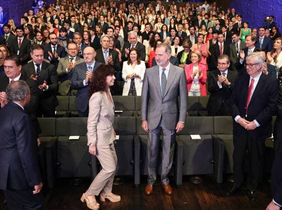 King Felipe At la Caixa Foundation Award Ceremony - Madrid The Minister of Equality, Ana Redondo, and King Felipe VI (c) during the 42nd edition of the la Caixa Foundation s award ceremony for postgraduate scholarships abroad, at the CaixaForum Madrid, on June 5, 2024, in Madrid, Spain. The King today presided over the presentation of the la Caixa Scholarships to a hundred university students who have been selected for their excellence and have gained admission to some of the best universities in the world. Since 1982, the entity has allocated more than 200 million euros to this scholarship program, one of the most important in Europe. Photo by Europa Press ABACAPRESS.COM Madrid Spain  Copyright: xEuropaxPress ABACAx