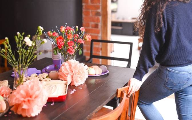 Curly woman is waiting next to the baby showers decorated table Finland, Pirkanmaa, Tampere R_LVAQ240529-1448998-01 EDITORIAL USE ONLY