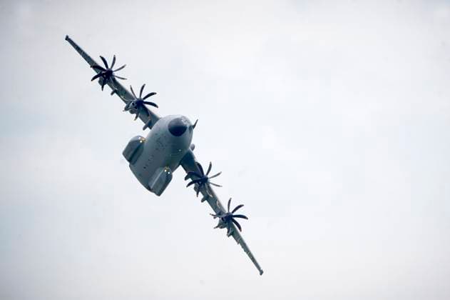 Der Militärtransporter Airbus A400 auf der ILA Berlin auf dem ILA-Gelände am Flughafen BER Berlin-Brandenburg. Berlin, 05.06.2024 *** The Airbus A400 military transporter at the ILA Berlin on the ILA grounds at BER Berlin Brandenburg Airport Berlin, 05 06 2024 Foto:xT.xBartillax xFuturexImagex ila_eroffnungsrundgang_4668