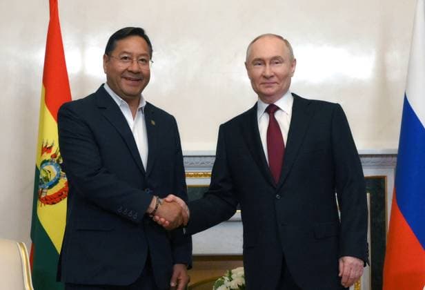 News Themen der Woche KW23 Russia Bolivia 8699751 06.06.2024 Russian President Vladimir Putin and Bolivian President Luis Arce attend a meeting on the sidelines of the 27th Saint Petersburg International Economic Forum (SPIEF) at the Constantine Palace in Strelna in the suburb of St. Petersburg, Russia. Alexei Danichev Sputnik Strelna Russia  Copyright: xAlexeixDanichevx