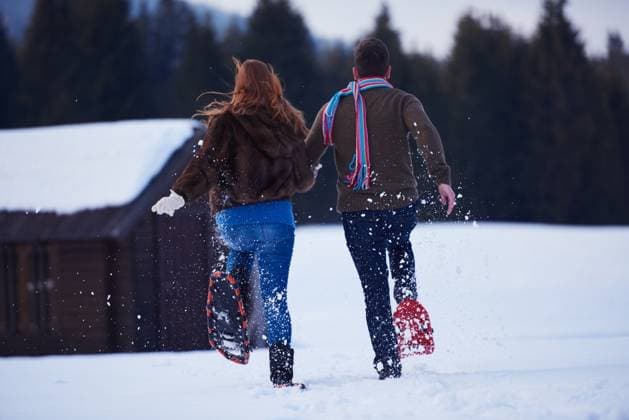 happy young couple having fun and walking in snow shoes. Romantic winter relaxation scene ,model released, Symbolfoto; glücklich Jung couple habend Spaß und Spazierengehen in Schnee Schuhe Romantisch winterlichen Entspannung Szene ,model released, Symbolfoto ING_32193_103983