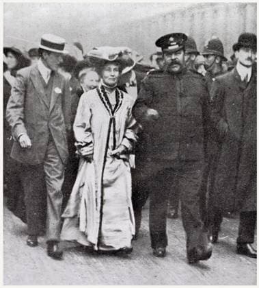 RECORD DATE NOT STATED Emmeline Pankhurst being arrested 1909 Suffragettes demand to see Mr. Asquith at Parliament, on questions of votes for women. Photograph showing Emmeline Pankhurst being led to police station, Cannon Row, after smacking police Inspector Jarvis in the face twice and knocking his peaked cap off. Date: 29th June 1909  Copyright: Copyrightx(c)Geminix2023.xCredit:xGemini 14062795