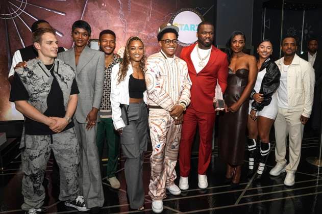 Gianni Paolo, Woody McClain, Caroline Chikezie, Lovell Adams-Gray, LaToya Tonodeo, Michael Rainey Jr., 50 Cent, Patina Miller, Alix Lapri und Larenz Tate beim Pressetermin zur finalen 4. Staffel der TV-Serie Power Book II: Ghost , dem Black Music Month und dem 10. Jahrestag der TV-Serie Power im Empire State Buildung. New York, 06.06.2024