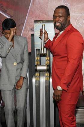 Caroline Chikezie und 50 Cent beim Pressetermin zur finalen 4. Staffel der TV-Serie Power Book II: Ghost , dem Black Music Month und dem 10. Jahrestag der TV-Serie Power im Empire State Buildung. New York, 06.06.2024