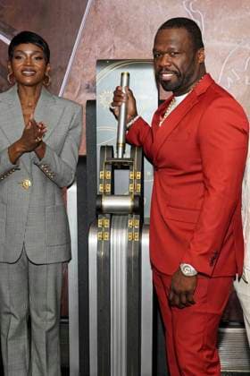 Caroline Chikezie und 50 Cent beim Pressetermin zur finalen 4. Staffel der TV-Serie Power Book II: Ghost , dem Black Music Month und dem 10. Jahrestag der TV-Serie Power im Empire State Buildung. New York, 06.06.2024