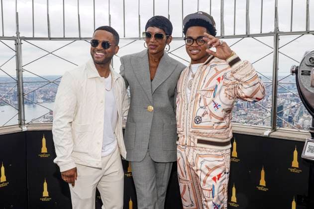 Larenz Tate, Caroline Chikezie und Michael Rainey Jr. beim Pressetermin zur finalen 4. Staffel der TV-Serie Power Book II: Ghost , dem Black Music Month und dem 10. Jahrestag der TV-Serie Power auf dem Empire State Buildung. New York, 06.06.2024