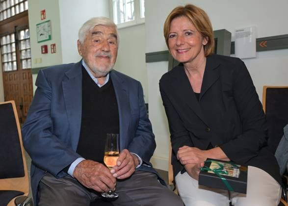 02.06.2024, xsyx, Entertainment Burgfestspiele Mayen 2024, Mario Adorf besucht Burgfestspiele - Peterchens Mondfahrt, Mario Adorf besucht die Aufführung Peterchens Mondfahrt in Mayen, v.l. Mario Adorf, Marie-Luise Anna Malu Dreyer (Ministerpräsidentin von Rheinland-Pfalz) Mayen *** 02 06 2024, xsyx, Entertainment Burgfestspiele Mayen 2024, Mario Adorf visits Burgfestspiele Peterchens Mondfahrt, Mario Adorf visits the performance Peterchens Mondfahrt in Mayen, f l Mario Adorf, Marie Luise Anna Malu Dreyer Minister President of Rhineland-Palatinate Mayen