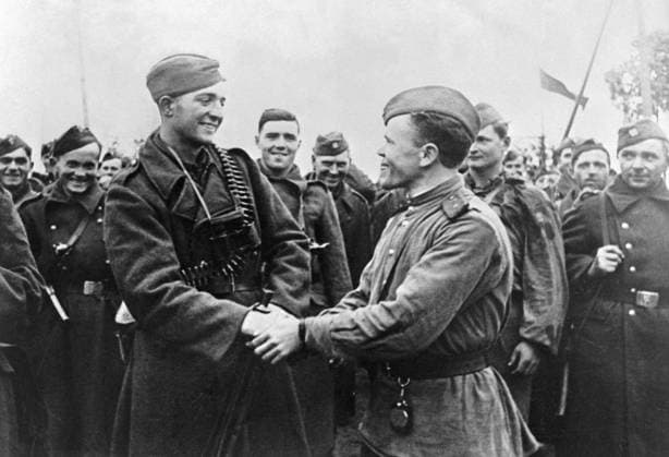 WWII CZECHOSLOVAKIA 1970 06.10.1944 A Red Army officer congratulates Czechoslovak soldiers on the return to their homeland. Sputnik Slovakia  Copyright: xx
