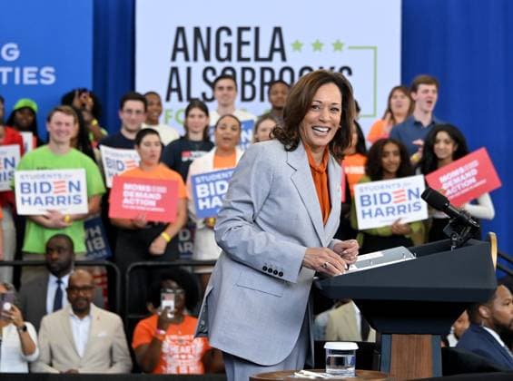 News Themen der Woche KW23 News Bilder des Tages June 7, 2024, Landover, Maryland, USA - United States: Vice President Kamala Harris campaigning with Democratic U.S. Senate candidate Angela Alsobrooks, talking about public safety on National Gun Violence Prevention Day at the Kentland Community Center. Landover USA - United States - ZUMAm67_ 20240607_zaf_m67_017 Copyright: xLloydxFoxx