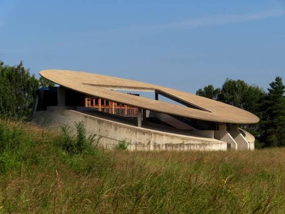 Creative Highlights World Blick auf das Bauwerk Haus der Musiker auf der ehemaligen Raketenstation Hombroich von Raimund Abraham Haus der Musiker - Raketenstation Hombroich *** View of the Haus der Musiker building on the former Hombroich rocket station by Raimund Abraham Haus der Musiker Raketenstation Hombroich