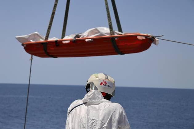 News Themen der Woche KW23 News Bilder des Tages June 8, 2024, Roma, Mediterranean Sea: Come indicato dalle autoritÃ , il team di Medici Senza Frontiere a bordo della Geo Barents ha appena concluso il trasbordo degli 11 cadaveri su una motovedetta della guardia costiera vicino Lampedusa. La Geo Barents ha ora ripreso il viaggio verso il porto assegnato di Genova per poter sbarcare le 165 persone a bordo . Lo scrive Medici senza frontieri sui propri social, 8 giugno 2024 ANSA PROVIDES ACCESS TO THIS HANDOUT PHOTO TO BE USED SOLELY TO ILLUSTRATE NEWS REPORTING OR COMMENTARY ON THE FACTS OR EVENTS DEPICTED IN THIS IMAGE; NO ARCHIVING; NO LICENSING NPK ---. As indicated by the authorities, the Msf team on board the Geo Barents has just completed the transshipment of the 11 corpses onto  - ZUMAa110 20240608_zaf_a110_059 Copyright: xSocialx xMsfx