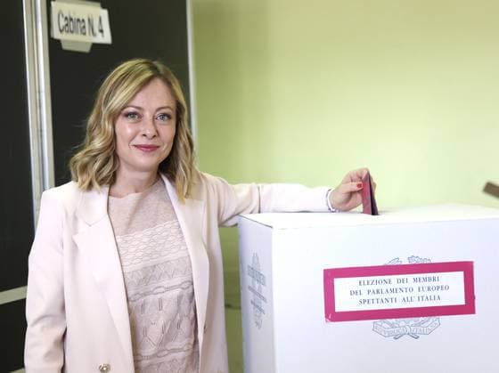 News Themen der Woche KW23 News Bilder des Tages (240608) -- ROME, June 8, 2024 -- Italian Prime Minister Giorgia Meloni casts her vote at a polling station in Rome, Italy, June 8, 2024. The voting for the European Parliament elections started in Italy on Saturday. ) ITALY-ROME-EUROPEAN PARLIAMENT ELECTIONS-PM-VOTE LixJing 