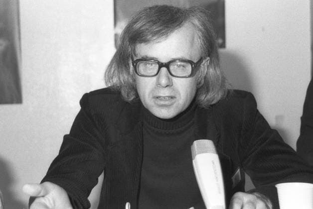 Rainer Simon (Regisseur) 02 85 rag Rainer Simon während der Berliner Filmfestspiele am 22. Februar 1985 Berlin Festspiele Berlinale Deutschland deutsch deutscher Mann Filmregisseur Drehbuchautor DEFA Spielfilm Theater Film german director quer halb sitzend sprechend gestikulierend Mikrofon sw *** Rainer Simon director 02 85 rag Rainer Simon during the Berlin Film Festival on February 22, 1985 Berlin Festival Berlinale Germany German German man film director screenwriter DEFA feature film theater film German director cross half sitting speaking gesticulating microphone sw