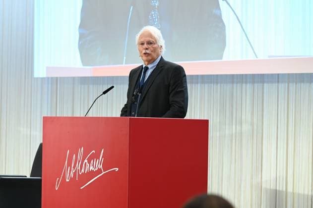 Journalist Thomas Roth redet bei der Verleihung des Lew Kopolew Preis für Frieden und Menschenrechte 2023 2024