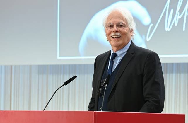 Journalist Thomas Roth redet bei der Verleihung des Lew Kopolew Preis für Frieden und Menschenrechte 2023 2024