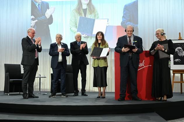 Vorstandsvorsitzender Kreissparkasse Köln Alexander Wüerst, Politiker Gerhart Baum, Journalist Thomas Roth, Konsulin Irina Shum (Vertretung für die Klitschko Brüder),Preisträger Yevhen Zacharow (für Menschenrechtsgruppe Charkiw) und Sanitäterin Julia Pajewska posieren bei der Verleihung des Lew Kopolew Preis für Frieden und Menschenrechte 2023 2024