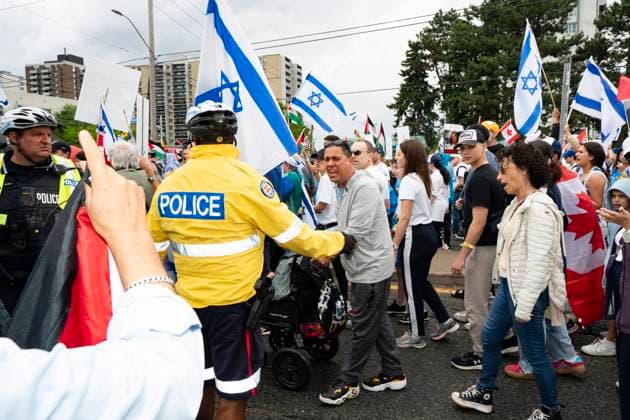June 9, 2024, Toronto, On, Canada: Pro-Israeli marchers react to Pro-Palestinian protesters gathered along the route of the United Jewish AppealöÄÃ s annual Walk With Israel march in Toronto, on Sunday, June 9, 2024. Toronto Canada  - ZUMAc35_ 20240609_zaf_c35_054 Copyright: xArlynxMcadoreyx