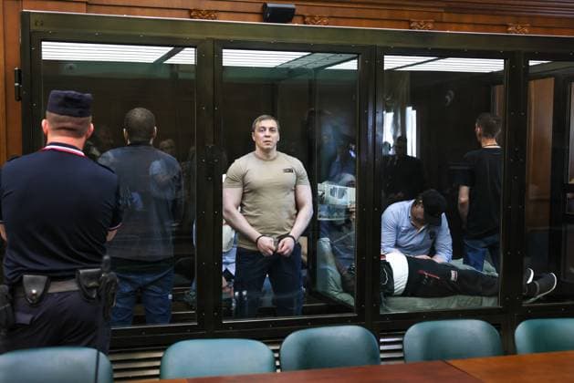 News Themen der Woche KW24 News Bilder des Tages RUSSIA, MOSCOW - JUNE 10, 2024: Defendants in the case against criminal leader Oleg Medvedev aka Shishkan attend the verdict announcement during an offsite hearing at the Moscow City Court. Oleg Medvedev and members of his organized crime group are charged with murders, banditry and other serious crimes. Mikhail Metzel TASS  70987270