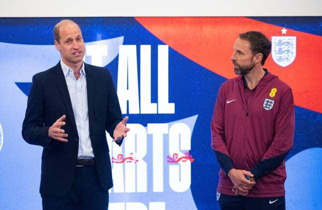 Entertainment Themen der Woche KW24 Entertainment Bilder des Tages . 10 06 2024. Burton-on-Trent, United Kingdom. Prince William with England manager Gareth Southgate during a visit to see the England Football team ahead of Euro 2024 at their St.Georges Park train camp at Burton-on-Trent, United Kingdom.  xPoolx xi-Imagesx IIM-25297-0007