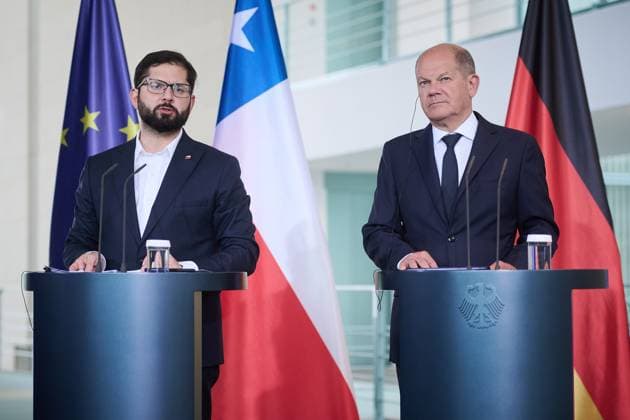 News Themen der Woche KW24 News Bilder des Tages Berlin, Olaf Scholz und Gabriel Boric Font Bundeskanzler Olaf Scholz (SPD) und der Präsident der Republik Chile Gabriel Boric Font während der gemeinsamen Pressekonferenz am 10.06.2024 im Bundeskanzleramt in Berlin. Berlin Bundeskanzleramt Berlin Deutschland *** Berlin, Olaf Scholz and Gabriel Boric Font Federal Chancellor Olaf Scholz SPD and the President of the Republic of Chile Gabriel Boric Font during the joint press conference on 10 06 2024 at the Federal Chancellery in Berlin Berlin Federal Chancellery Berlin Germany