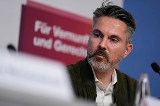 Fabio De Masi Wahlnachlese zur Eurpawahl in der Bundespressekonferenz, Bündnis Sahra Wagenknecht, BSW, Parteivorsitzende, Sahra Wagenknecht, Amira Mohamed Ali, Fabio De Masi, Christian Leye, Thomas Geisel, EU-Kandidaten Berlin Berlin GER *** Fabio De Masi election gleanings on the European elections at the Federal Press Conference, Alliance Sahra Wagenknecht, BSW, party chairwoman, Sahra Wagenknecht, Amira Mohamed Ali, Fabio De Masi, Christian Leye, Thomas Geisel, EU candidates Berlin Berlin GER