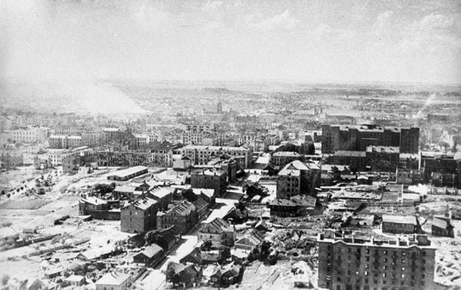 Archivbilder der Woche KW24 Photo of city of Minsk 616035 04.07.1944 Photo reproduction of the city of Minsk after the retreat of German armed forces, 1944. Belorussian SSR. The Great Patriotic War of 1941-1945. RIA Novosti Sputnik Minsk Belarus  Copyright: xRIAxNovostix