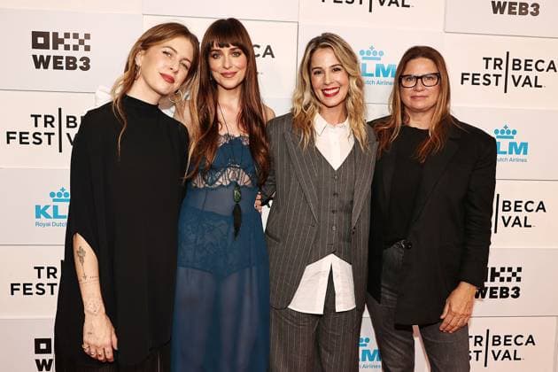 Bilder des Jahres 2024, Entertainment 06 Juni Entertainment Themen der Woche KW24 Premiere of Daddio during the 2024 Tribeca Film Festival Featuring: Ro Donnelly, Dakota Johnson, Christy Hall, Emma Tillinger Koskoff Where: New York, United States When: 10 Jun 2024 Credit: Dave Allocca Starpix INSTARimages EDITORIAL USE ONLY. NOT FOR USE BY NEWSPAPERS BASED IN THE UK. Copyright: xDavexAlloccax xStarPixx instar53838518