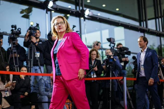 Bilder des Jahres 2024, News 06 Juni News Themen der Woche KW24 Ukraine Recovery Conference URC. Svenja Schulze (SPD), Bundesministerin fuer wirtschaftliche Zusammenarbeit und Entwicklung, bei einem Door Step Statement .Berlin, 11.06.2024. Fotografiert im Auftrag des Bundesentwicklungsministeriums Berlin Deutschland *** Ukraine Recovery Conference URC Svenja Schulze SPD , Federal Minister for Economic Cooperation and Development, at a door step statement Berlin, 11 06 2024 Photographed on behalf of the Federal Ministry for Economic Cooperation and Development Berlin Germany Copyright: xThomasxImoxBMZxphotothek.dex