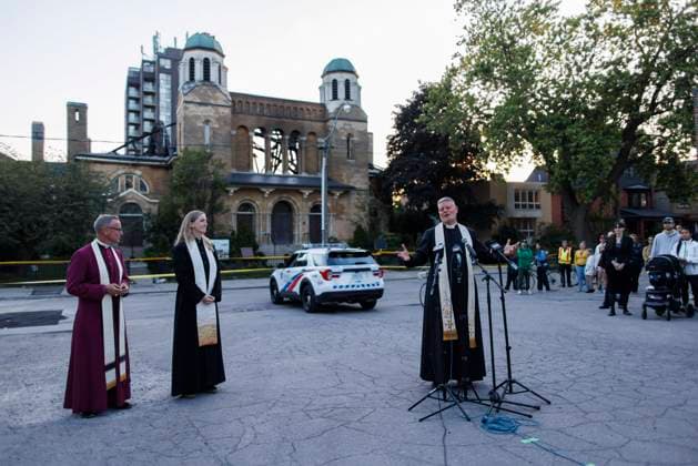June 11, 2024, Toronto, On, CANADA: Rev. Don Beyers speaks to a group of community members out front of the burnt out St. Anne s Anglican Church, during an evening vigil to mourn the loss of the church following a Sunday morning fire, Tuesday, June 11, 2024. Toronto CANADA  - ZUMAc35_ 20240611_zaf_c35_093 Copyright: xColexBurstonx