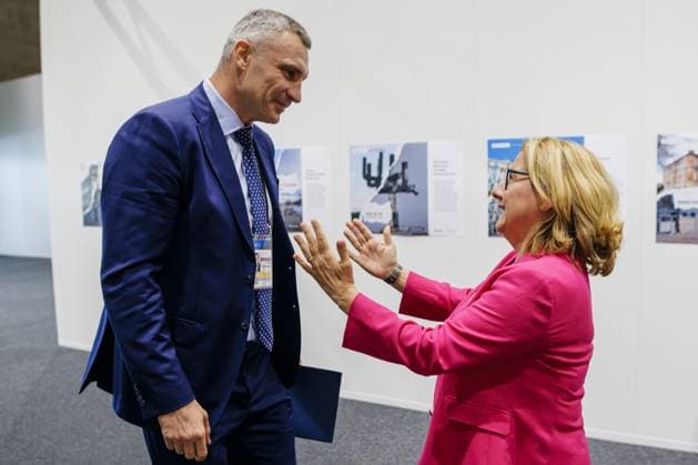 Bilder des Jahres 2024, News 06 Juni News Themen der Woche KW24 Ukraine Recovery Conference URC. Svenja Schulze (SPD), Bundesministerin fuer wirtschaftliche Zusammenarbeit und Entwicklung, dem Buergermeister von Kiew, Vitali Klitschko. Berlin, 11.06.2024. Fotografiert im Auftrag des Bundesentwicklungsministeriums Berlin Deutschland *** Ukraine Recovery Conference URC Svenja Schulze SPD , Federal Minister for Economic Cooperation and Development, the Mayor of Kiev, Vitali Klitschko Berlin, 11 06 2024 Photographed on behalf of the Federal Ministry for Economic Cooperation and Development Berlin Germany Copyright: xThomasxImoxBMZxphotothek.dex