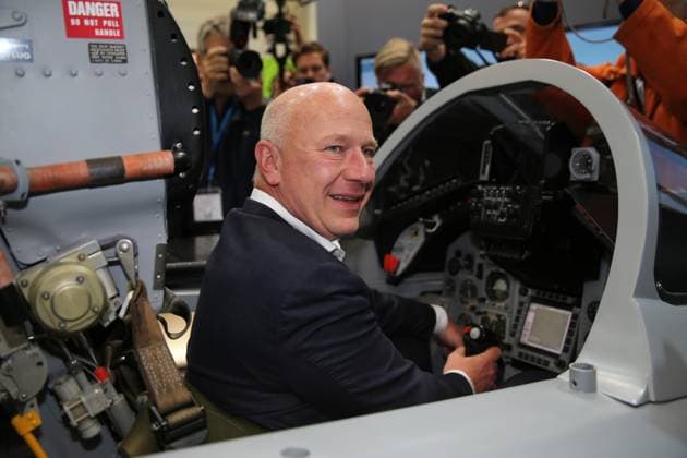 Kai Wegner, Regierender Bürgermeister von Berlin, im Cockpit eines Simulators des Kampfflugzeugs Tornado an der ILA in Berlin. ILA 2024. ILAInternationale Luft- und Raumfahrtausstellung 2024 in Berlin. Die ILA findet vom 05. bis zum 09. Juni 2024 auf dem Gelände des Flughafen Berlin-Brandenburg (BER) statt. Berlin Berlin Deutschland *** Kai Wegner, Governing Mayor of Berlin, in the cockpit of a simulator of the Tornado fighter aircraft at the ILA in Berlin ILA 2024 ILAInternational Aerospace Exhibition 2024 in Berlin The ILA will take place from June 5 to 9, 2024 on the grounds of Berlin Brandenburg Airport BER Berlin Berlin Berlin Germany
