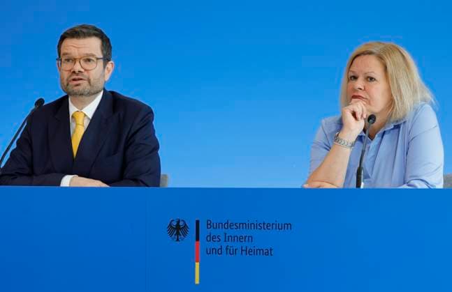News Themen der Woche KW24 News Bilder des Tages Bundesjustizminister Dr. Marco Buschmann, Bundesinnenministerin Nancy Faeser, Deutschland, Berlin, Pressestatement von Bundesinnenministerin Faeser und Bundesjustizminister Dr. Buschmann zum Gesetzentwurf zur besseren Verhinderung missbräuchlicher Anerkennungen der Vaterschaft *** Federal Minister of Justice Dr Marco Buschmann, Federal Minister of the Interior Nancy Faeser, Germany, Berlin, Press statement by Federal Minister of the Interior Faeser and Federal Minister of Justice Dr Buschmann on the draft law to better prevent abusive acknowledgments of paternity