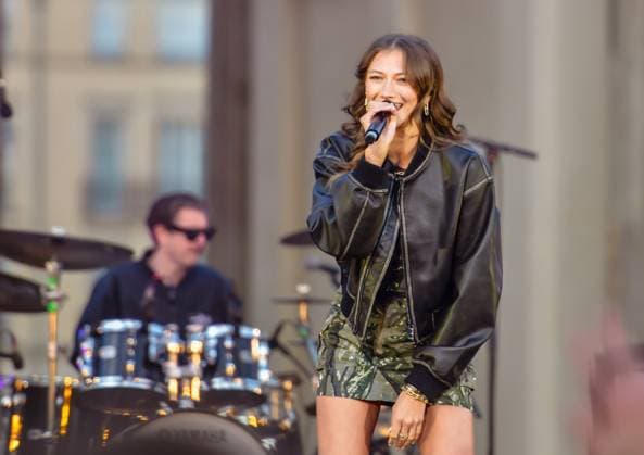 Entertainment Themen der Woche KW24 Entertainment Bilder des Tages Entertainment, EM 2024 Fan Zone in Berlin am Brandenburger Tor 12.06.2024, xdanx, Entertainment, EM 2024 Fan Zone in Berlin am Brandenburger Tor, v.l.Leony (buergerl.Leonie Burger) Performance vor dem BRANDENBURGER TOR Berlin Fanmeile Berlin Deutschland (DE) *** Entertainment, EM 2024 Fan Zone in Berlin at the Brandenburg Gate 12 06 2024, xdanx, Entertainment, EM 2024 Fan Zone in Berlin at the Brandenburg Gate, v l Leony buergerl Leonie Burger Performance in front of the BRANDENBURGER TOR Berlin Fan Mile Berlin Germany EN Copyright: xDanielxLakomskix