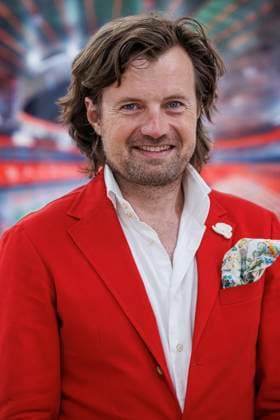 12.06.2024. Düsseldorf. Der Münchener Künster und Fotograf Michael von Hassel bei seinem VIP-Preview der Ausstellung Cathedrals anlässlich der UEFA EURO 2024 in der Galerie Anna Laudel. Düsseldorf Galerie Anna Laudel Nordrhein-Westfalen Deutschland