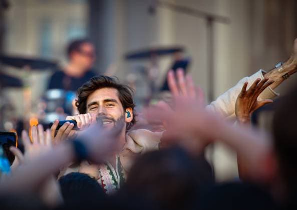 Entertainment, EM 2024 Fan Zone in Berlin am Brandenburger Tor 12.06.2024, xdanx, Entertainment, EM 2024 Fan Zone in Berlin am Brandenburger Tor, v.l.Alvaro Soler Performance vor dem BRANDENBURGER TOR Berlin Fanmeile Berlin Deutschland (DE) Copyright: xDanielxLakomskix