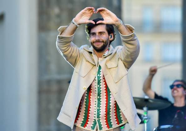 Entertainment Themen der Woche KW24 Entertainment Bilder des Tages Entertainment, EM 2024 Fan Zone in Berlin am Brandenburger Tor 12.06.2024, xdanx, Entertainment, EM 2024 Fan Zone in Berlin am Brandenburger Tor, v.l.Alvaro Soler Performance vor dem BRANDENBURGER TOR Berlin Fanmeile Berlin Deutschland (DE) *** Entertainment, EM 2024 Fan Zone in Berlin at the Brandenburg Gate 12 06 2024, xdanx, Entertainment, EM 2024 Fan Zone in Berlin at the Brandenburg Gate, v l Alvaro Soler Performance in front of the BRANDENBURGER TOR Berlin Fan Mile Berlin Germany EN Copyright: xDanielxLakomskix