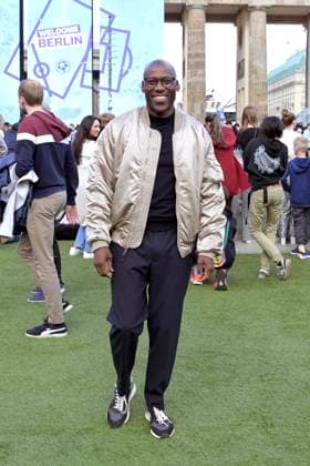 Joe Chialo bei der Eröffnung des Fußballkultursommers 2024 anlässlich der Fußball-Europameisterschaft 2024 auf der Fanmeile am Brandenburger Tor. Berlin, 12.06.2024