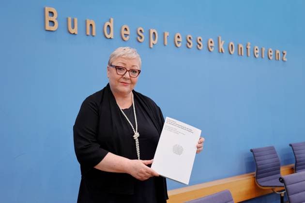 News Themen der Woche KW24 News Bilder des Tages Evelyn Zupke, Die SED-Opferbeauftragte beim Deutschen Bundestag, Deutschland, Berlin, Bundespressekonferenz, Thema: Vorstellung des Jahresberichtes 2024 und Stellungnahme zu den aktuellen Plänen der Bundesregierung für die SED-Opfer *** Evelyn Zupke, The SED Victims Commissioner at the German Bundestag, Germany, Berlin, Federal Press Conference, Presentation of the Annual Report 2024 and statement on the Federal Governments current plans for SED victims
