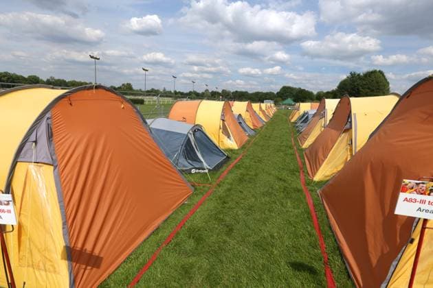 13.06.2024 Dortmund, Auf einer Wiese auf der Dortmunder Rennbahn im Ortsteil Wambel ist mit Unterstützung der Stadt ein Fan Camp entstanden. Besucher der UEFA Euro 2024 Spiele in Dortmund können hier in vorbereiteten Zelten übernachten oder auch eigene kleine Zelte mitbringen und aufbauen.