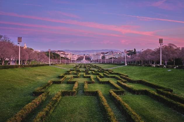 View of Lisbon Marquis of Pombal Square seen from the Eduardo VII Park in the evening twilight. Lisbon, Portugal, Europe *** View of Lisbon Marquis of Pombal Square Lakes from The Eduardo VII Park in The evening Twilight Lisbon, Portugal, Europe Copyright: imageBROKER DmitryxRukhlenko ibxdmr10695832.jpg RECORD DATE NOT STATED