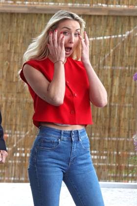 ORF Wenn die Musi spielt . Sängerin Anna-Carina Woitschack am Rande von Proben zum Musik Open Air Wenn die Musi spielt am 14.06.2024 in Bad Kleinkirchheim. 20240614SBK0017