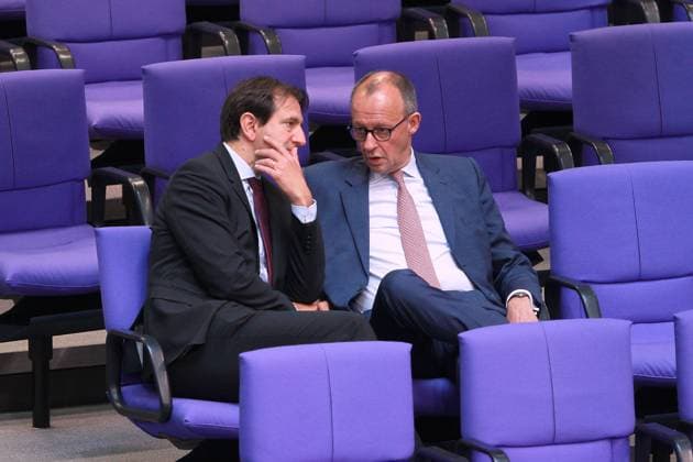 Berlin, Deutschland, 14.06.2024: Deutscher Bundestag: 176. Bundestagssitzung: Andreas Jung und Friedrich Merz, beide CDU *** Berlin, Germany, 14 06 2024 German Bundestag 176 Bundestag session Andreas Jung and Friedrich Merz, both CDU Copyright: xdtsxNachrichtenagenturx dts_39975